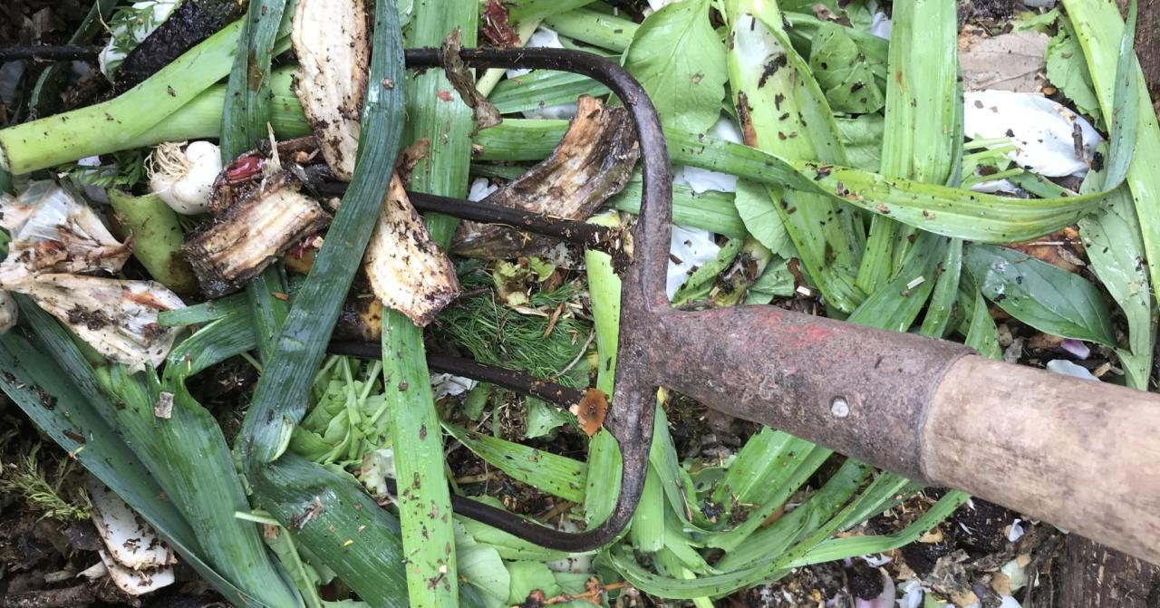 12 Steps to Prepare Your Compost Pile for Winter - The Garden Magazine 12 Steps to Prepare Your Compost Pile for Winter - The Garden Magazine