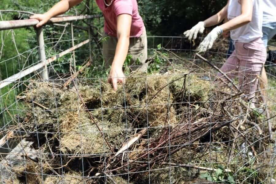 20 Easy DIY Compost Bin Ideas to Make at Home : AGT 20 Easy DIY Compost Bin Ideas to Make at Home : AGT